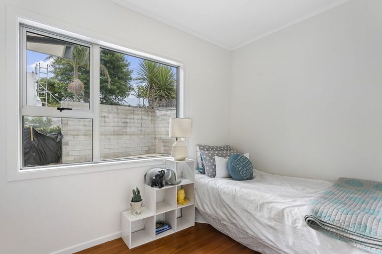 Photo of property in 3 Micawber Place, Mellons Bay, Auckland, 2014
