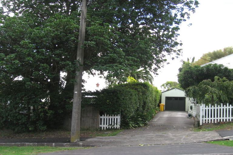 Photo of property in 6 Brassey Road, Birkenhead, Auckland, 0626