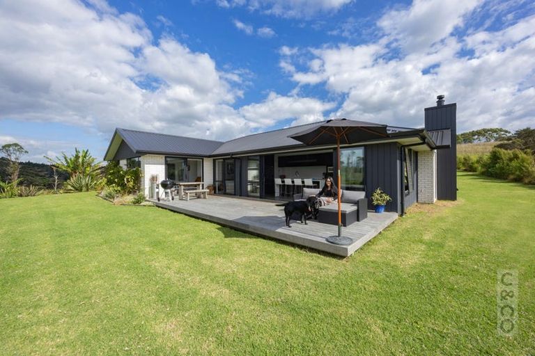Photo of property in 225b Amreins Road, Taupaki, 0782