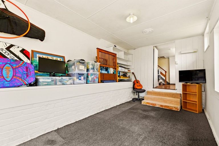 Photo of property in 14 Fairmount Road, Titirangi, Auckland, 0604