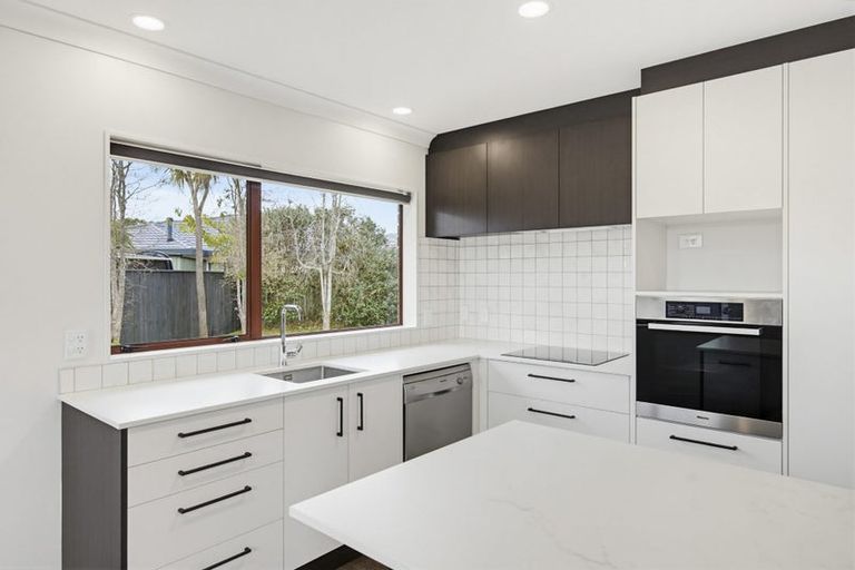 Photo of property in 4 Glen Loch Place, Paraparaumu, 5032
