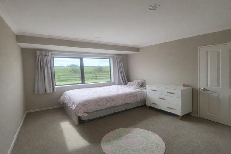 Photo of property in 54 Harvey Road, Waiuku, 2683