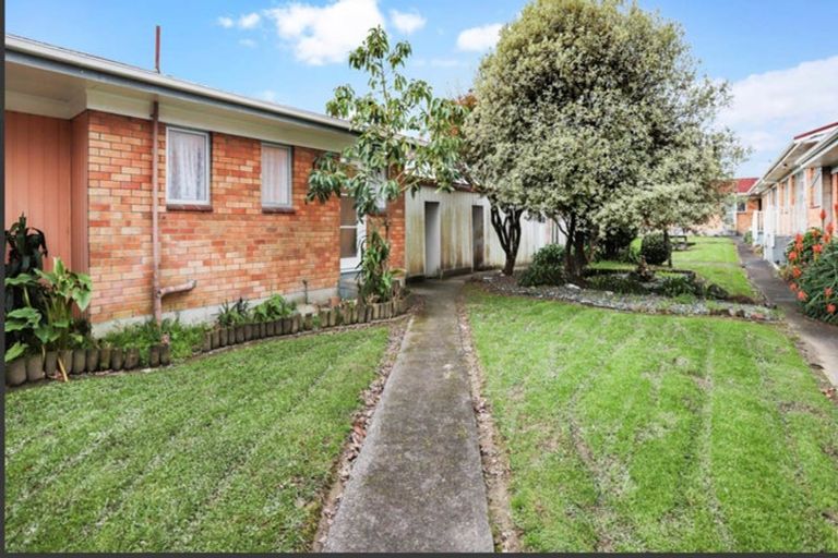 Photo of property in 12/79 Glendale Road, Glen Eden, Auckland, 0602