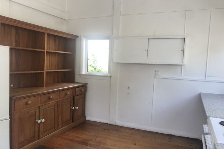 Photo of property in 37 Ara Paiwhenua, Tawa, Wellington, 5028