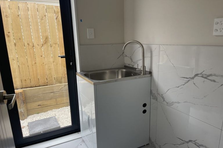 Photo of property in 30a Lowtherhurst Road, Massey, Auckland, 0614