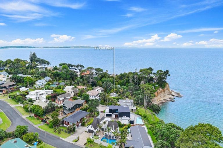 Photo of property in 75 Cliff Road, Torbay, Auckland, 0630