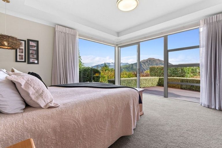 Photo of property in 70 Forest Heights, Wanaka, 9305
