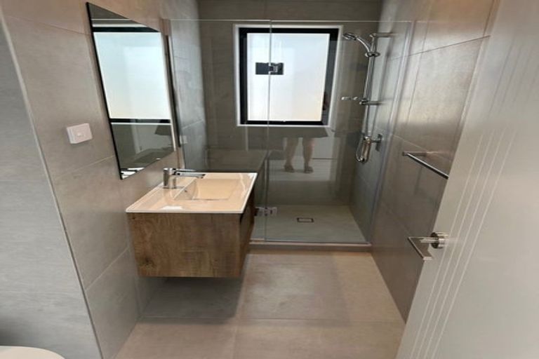 Photo of property in 33 Pilot Drive, Hobsonville, Auckland, 0616