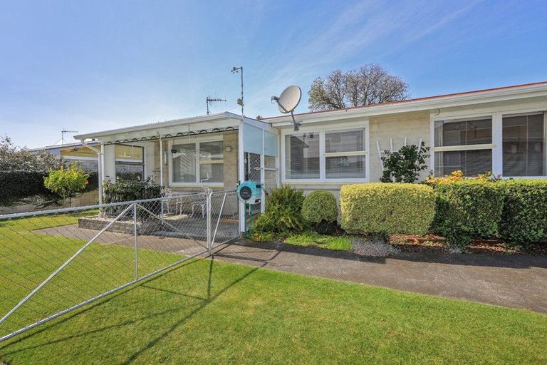 Photo of property in 2/1007 Duke Street, Mahora, Hastings, 4120
