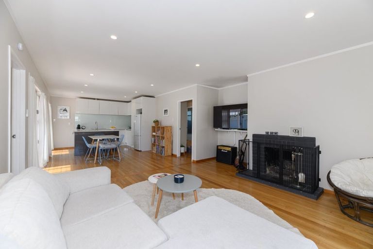 Photo of property in 11 Hill Crescent, New Lynn, Auckland, 0600