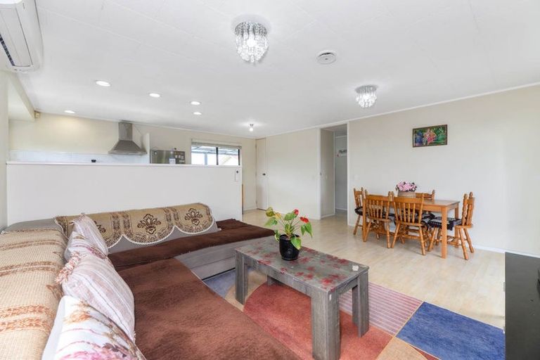 Photo of property in 25 Glen Close, Glen Eden, Auckland, 0602