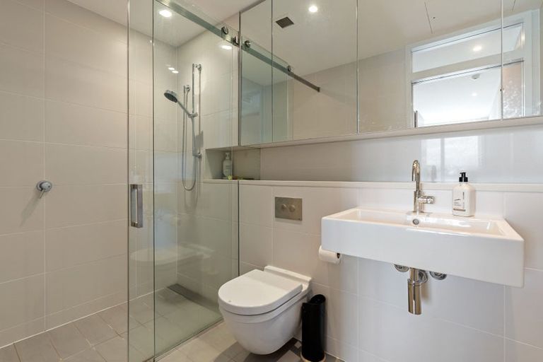 Photo of property in Clyde Quay Wharf, 3d/1 Clyde Quay Wharf, Te Aro, Wellington, 6011
