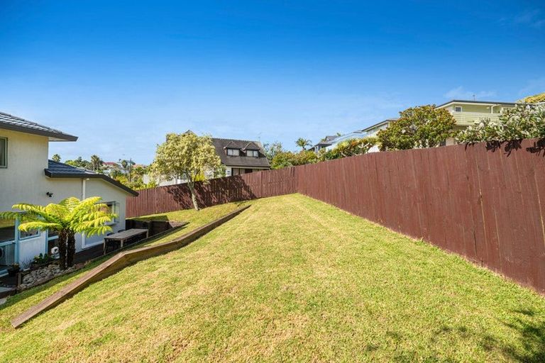 Photo of property in 24 Goldfinch Rise, Unsworth Heights, Auckland, 0632