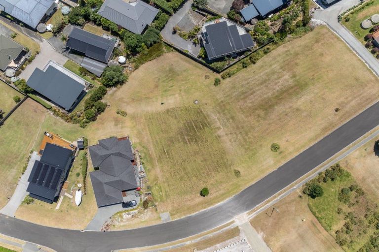Photo of property in 35 Dudley Crescent, Cable Bay, 0420