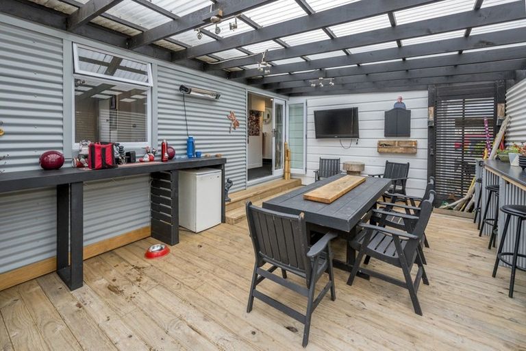 Photo of property in 121 Hokio Beach Road, Levin, 5510
