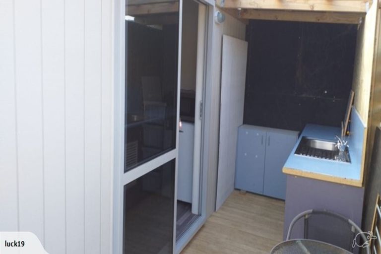 Photo of property in 28 Golf Road, New Lynn, Auckland, 0600