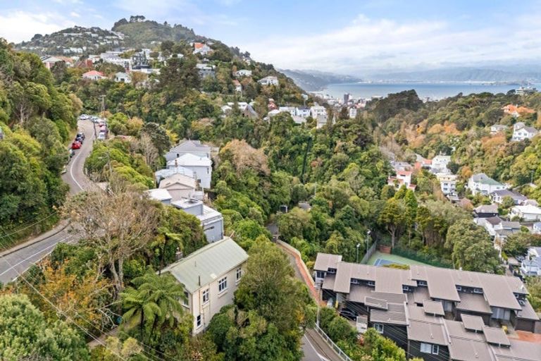 Photo of property in 8 Northland Road, Northland, Wellington, 6012
