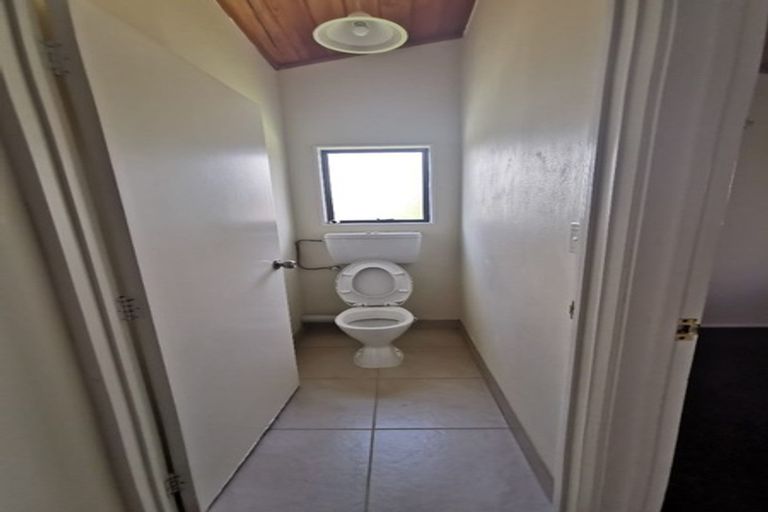 Photo of property in 108e Colwill Road, Massey, Auckland, 0614