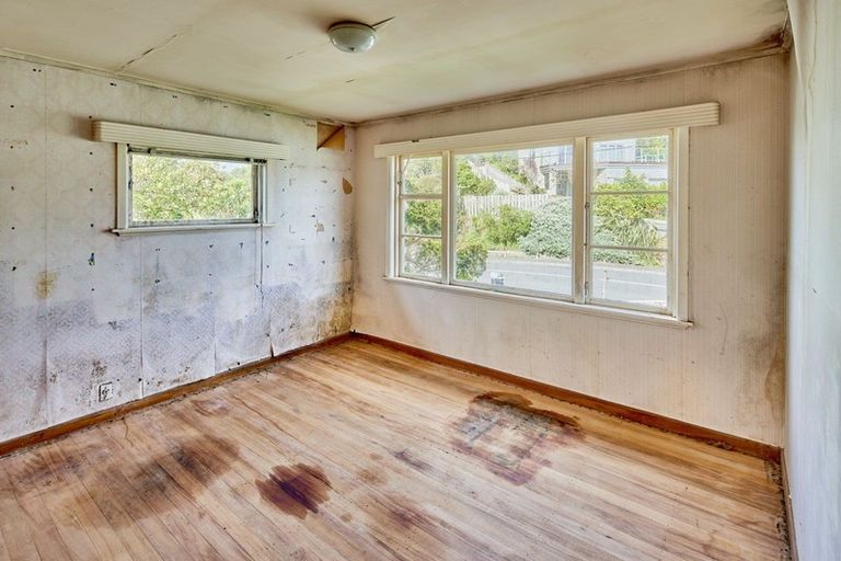 Photo of property in 6 Cunliffe Street, Johnsonville, Wellington, 6037