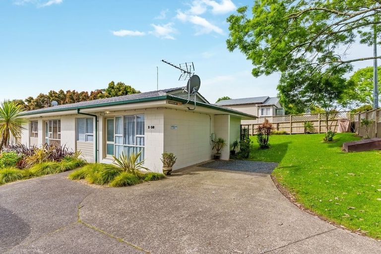 Photo of property in 1/38 Edmonton Road, Henderson, Auckland, 0612