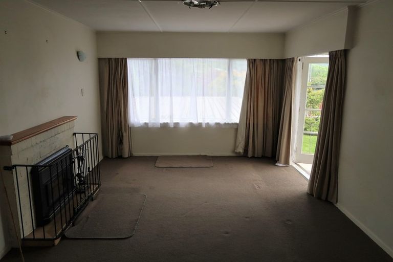 Photo of property in 9 Holland Street, Wainuiomata, Lower Hutt, 5014