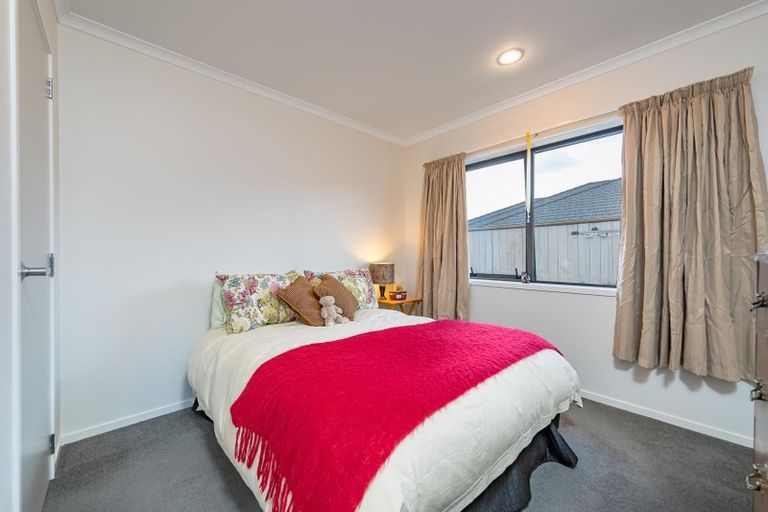 Photo of property in 58 Sunstone Crescent, Brown Owl, Upper Hutt, 5018