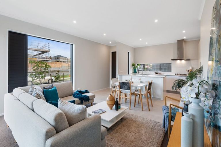Photo of property in 2 Kuparu Lane, Red Beach, 0932