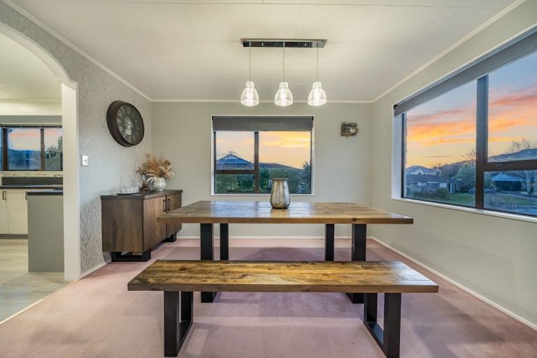 Photo of property in 32 Clearwater Terrace, Brown Owl, Upper Hutt, 5018