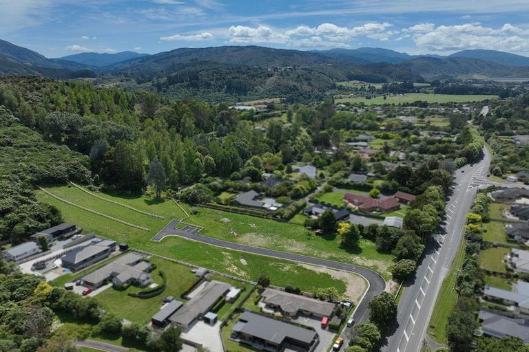 Photo of property in 351 Main Road North, Brown Owl, Upper Hutt, 5018