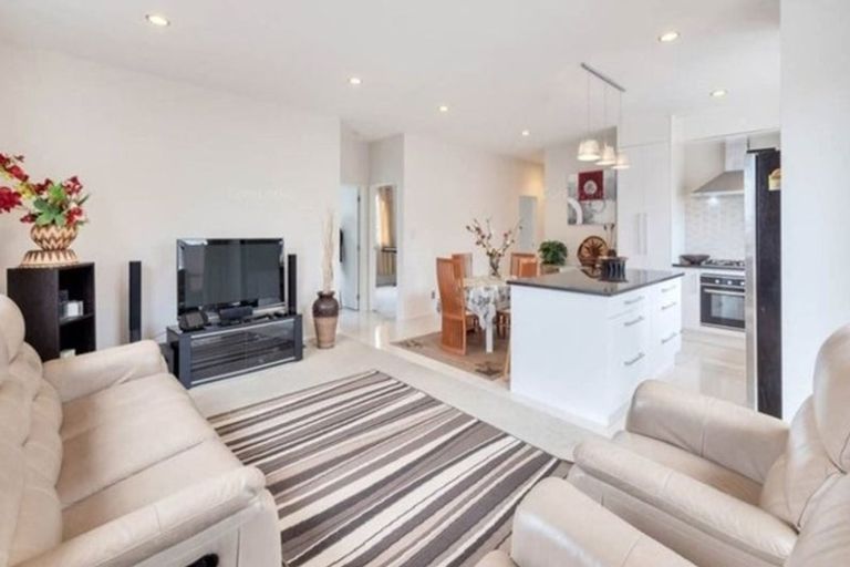 Photo of property in 17 Clendon Place, Manurewa, Auckland, 2102