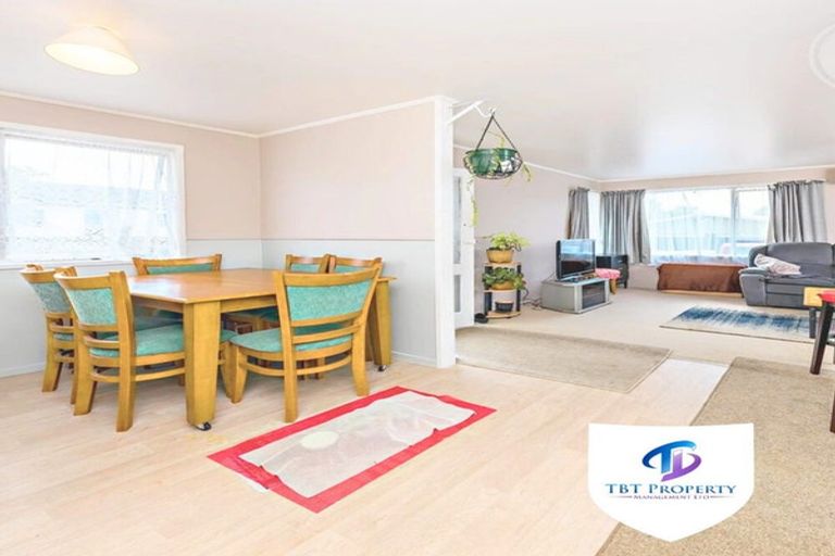 Photo of property in 18 Lipton Grove, Opaheke, Papakura, 2113