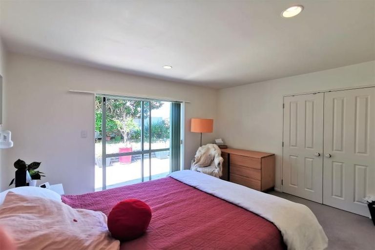 Photo of property in 1/846 East Coast Road, Oteha, Auckland, 0630