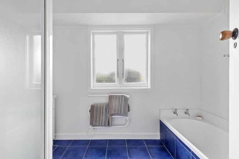 Photo of property in 34 Rua Street, Lyall Bay, Wellington, 6022