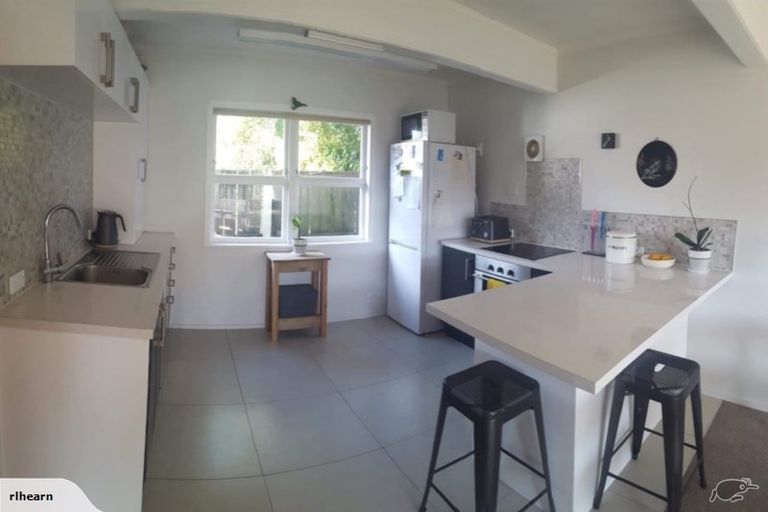 Photo of property in 6 Murray Road, Te Atatu Peninsula, Auckland, 0610