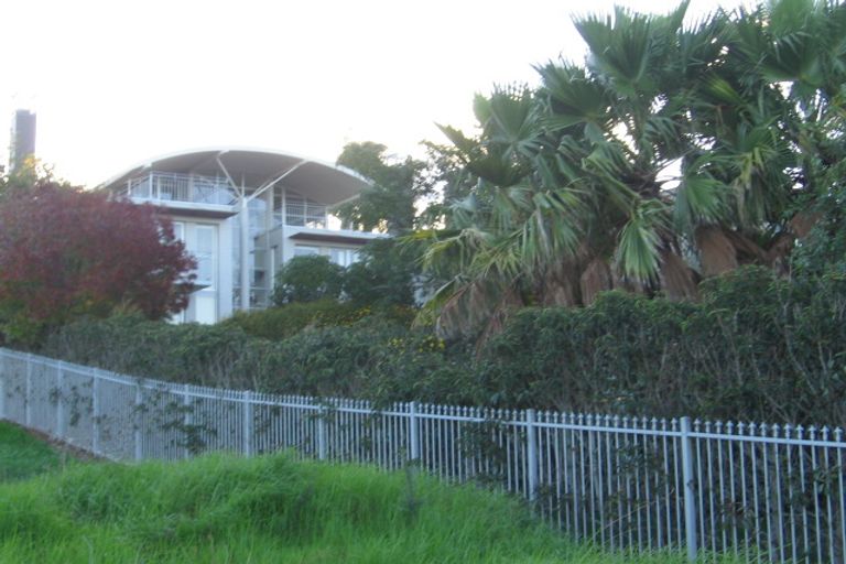 Photo of property in 30 Courtneys, West Harbour, Auckland, 0618