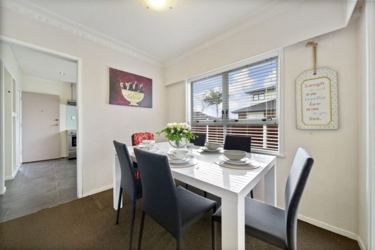 Photo of property in 2a Kurnell Drive, Botany Downs, Auckland, 2010