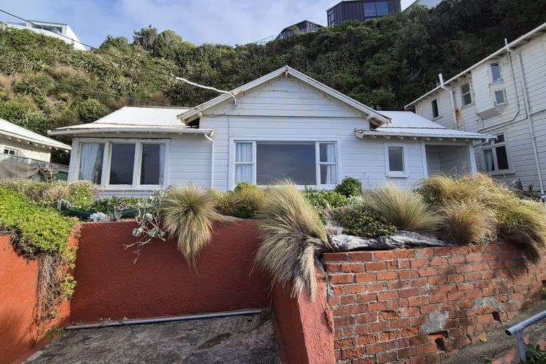 Photo of property in 68 Evans Bay Parade, Roseneath, Wellington, 6021