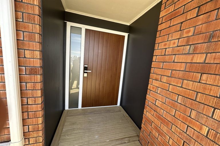 Photo of property in 25b Borrowdace Avenue, Botany Downs, Auckland, 2010