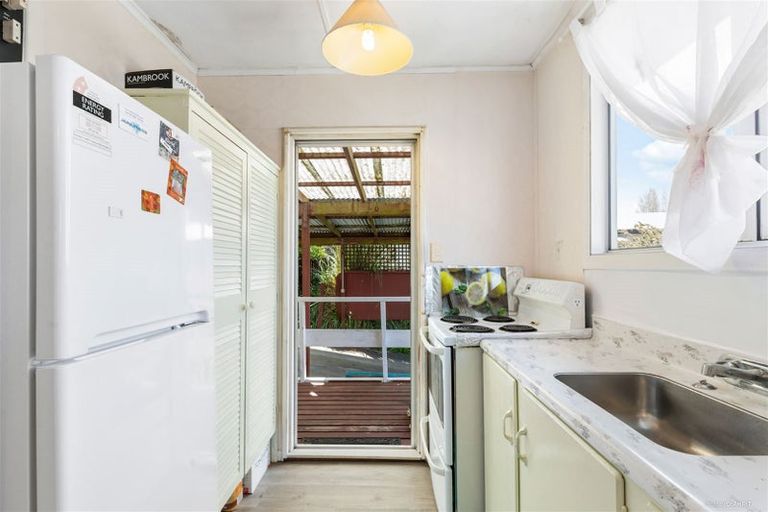 Photo of property in 4 Beverley Road, Stanmore Bay, Whangaparaoa, 0932