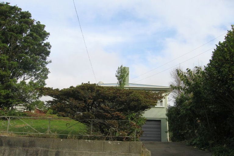 Photo of property in 31 Larsen Crescent, Tawa, Wellington, 5028
