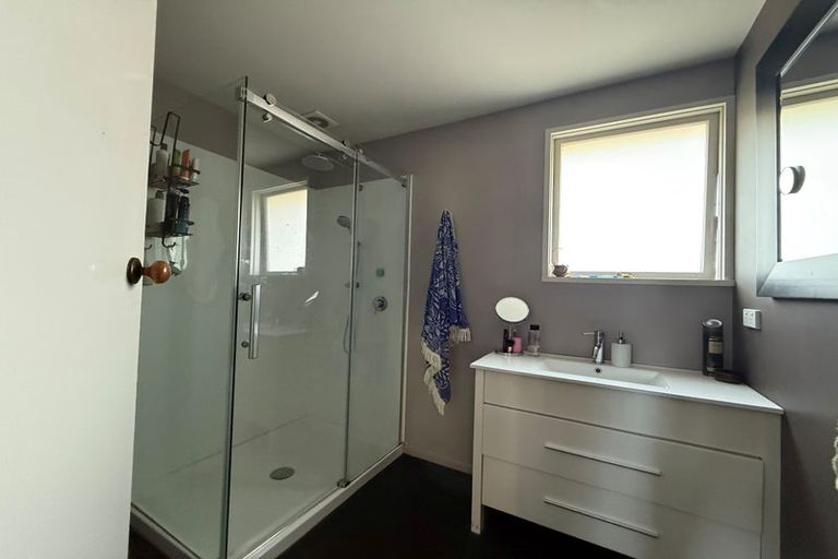 Photo of property in 38 Clivedon Place, Redwood, Christchurch, 8051