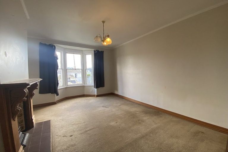 Photo of property in 8 Hawker Street, Mount Victoria, Wellington, 6011