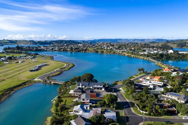 Photo of property in 7 Nihinihi Avenue, Raglan, 3225