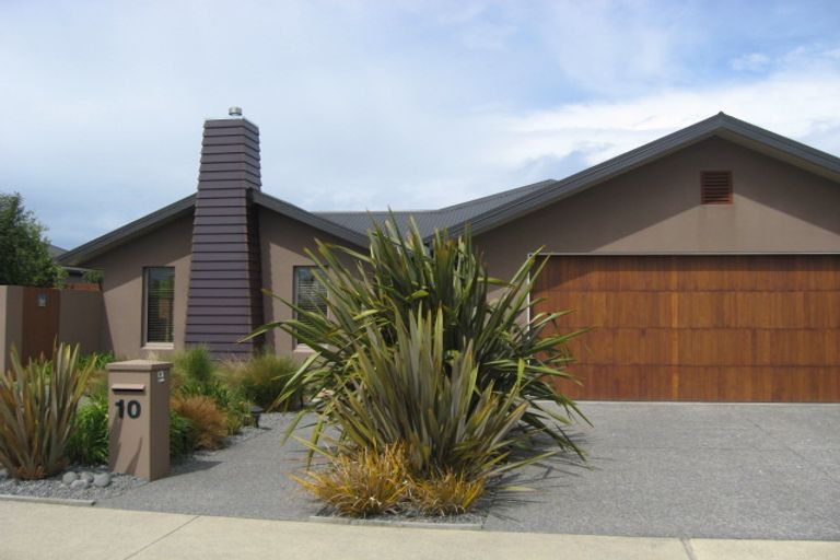 Photo of property in 10 Crombie Green, Northwood, Christchurch, 8051