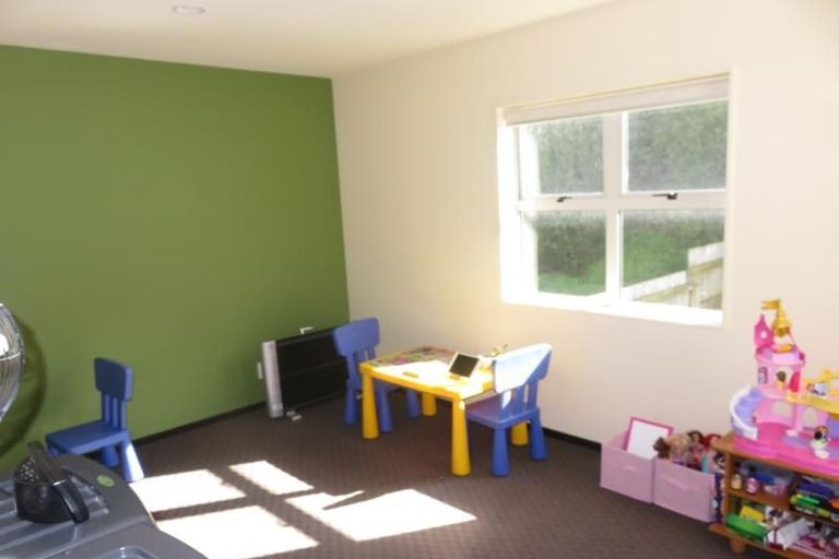 Photo of property in 17 Wantwood Grove, Churton Park, Wellington, 6037