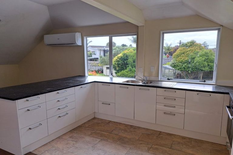 Photo of property in 61 Gloria Avenue, Te Atatu Peninsula, Auckland, 0610