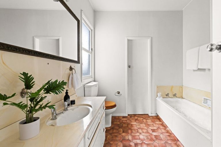 Photo of property in 112 Davis Street, Saint Leonards, Hastings, 4120