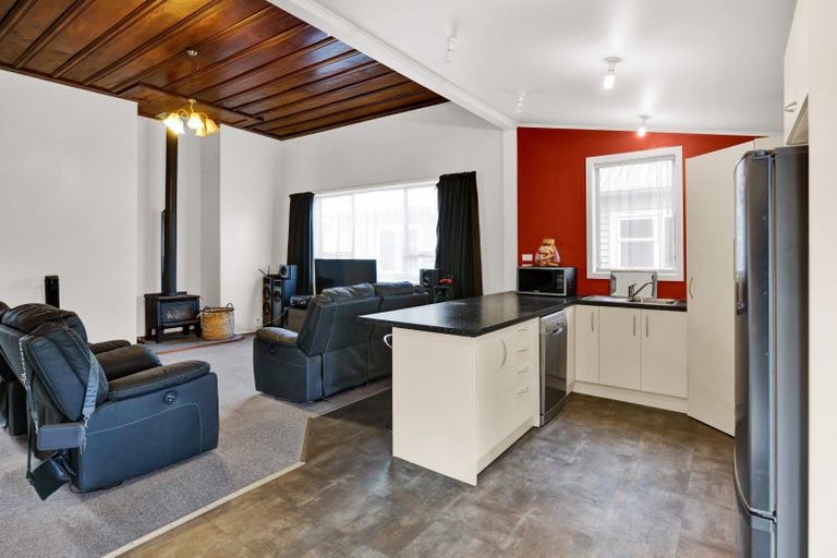 Photo of property in 6 Tawhiti Road, Hawera, 4610