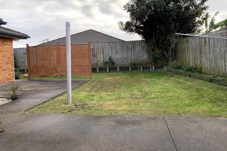 Photo of property in 28 Donegal Park Drive, Flat Bush, Auckland, 2019