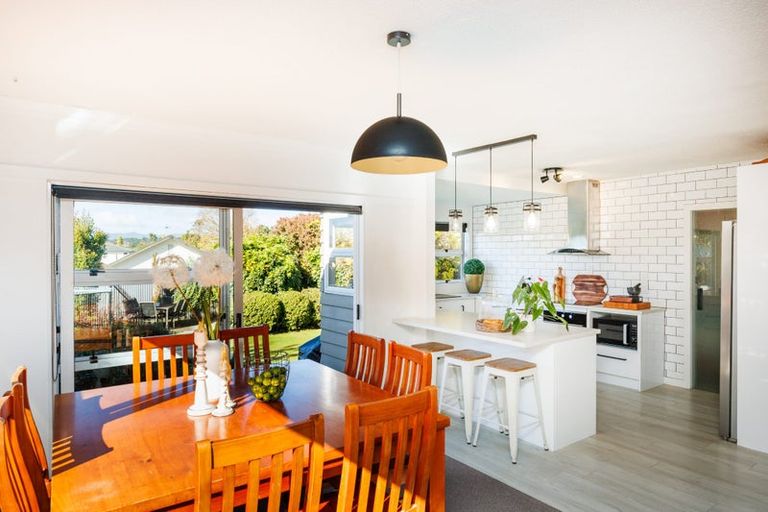 Photo of property in 11 Squires Place, Awapuni, Palmerston North, 4412